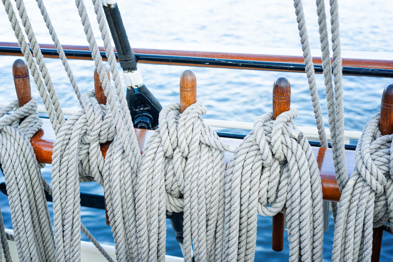 bereiche strafrecht 5 Ropes tied on a ship deck
